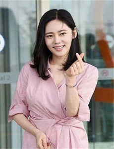 《美女洗澡裸露双乳挤奶视频网站-99元包邮纯奶BY只有三根头发》