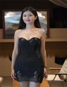 《被男人狂揉吃奶胸高潮-美女被挠脚心视频》